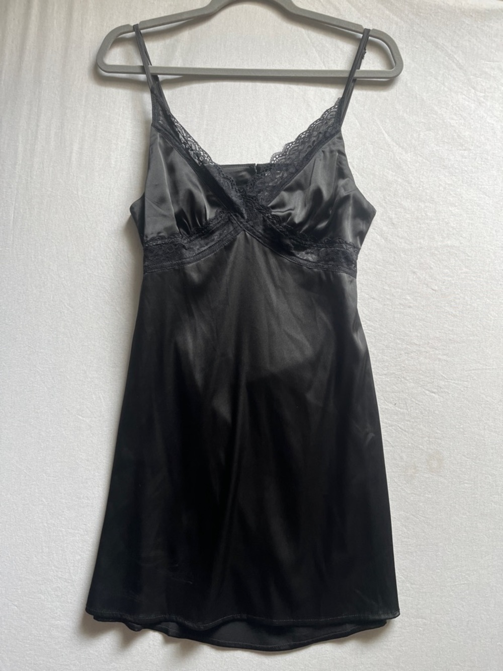 NWT Superdown Nidia Black Satin Lace Trim Open Back Mini Slip Dress Sz M - Picture 2 of 10
